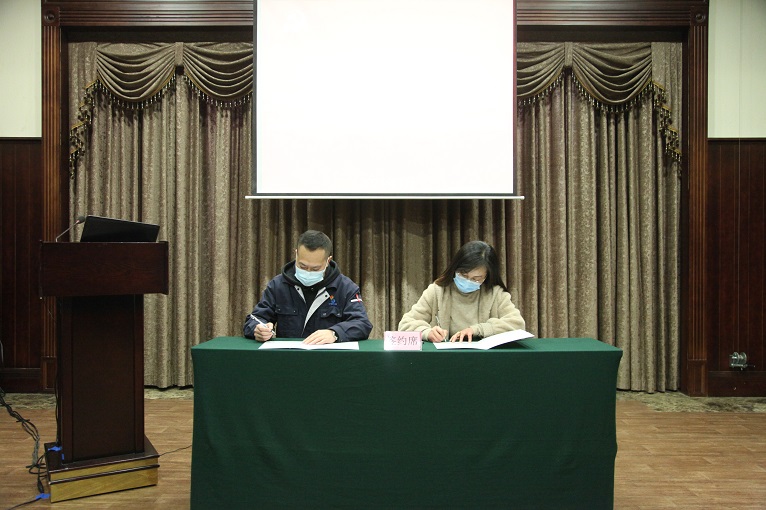航發(fā)科技葉片分廠黨委與鑫坤機械黨支部召開黨建共建簽約儀式，發(fā)揮黨組織作用，共建促發(fā)展